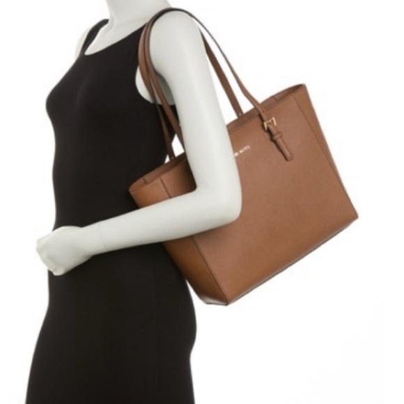 NWT Michael Kors Jet Set Travel Medium Top Zip Tote Shoulder Bag Tan/Luggage - Picture 7 of 9